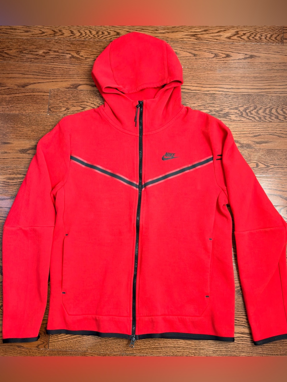 Red nike tech